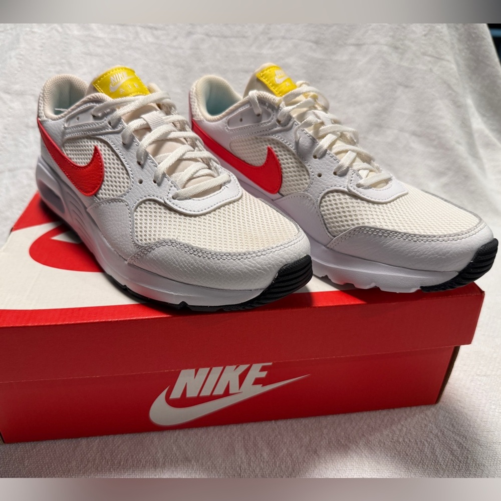 Women's Nike Air Max SC in White and Bright Crimson